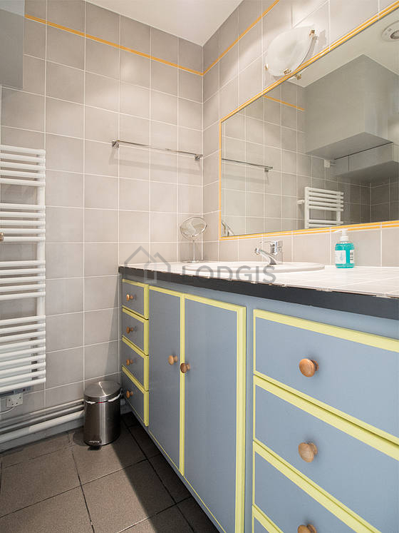 Beautiful bathroom with tile floor