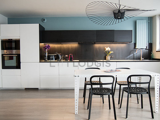 Cuisine dînatoire pour 4 personne(s) équipée de lave vaisselle, plaques de cuisson, réfrigerateur, hotte