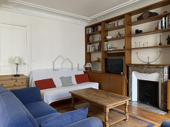 Séjour calme équipé de 1 canapé(s) lit(s) de 140cm, télé, chaine hifi, 1 fauteuil(s)
