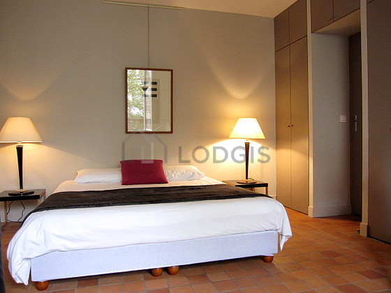 Very quiet living room furnished with 1 bed(s) of 160cm, tv, 2 armchair(s), 2 chair(s)
