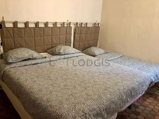 Very quiet bedroom for 3 persons equipped with 1 bed(s) of 90cm, 1 bed(s) of 140cm