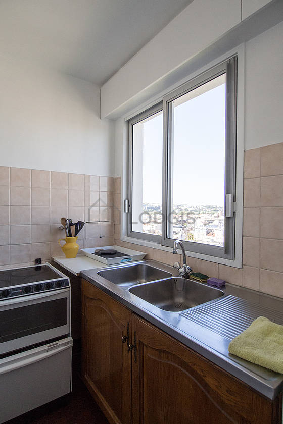 Cuisine dînatoire pour 4 personne(s) équipée de lave vaisselle, plaques de cuisson, réfrigerateur, vaisselle