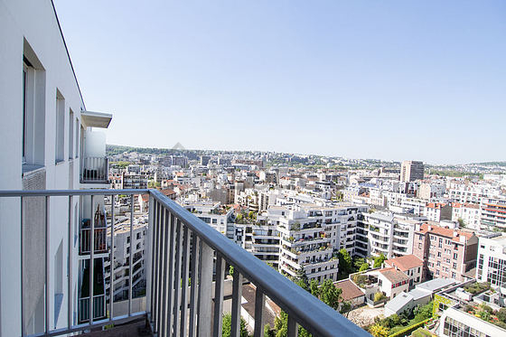 Séjour calme et très lumineux d'un appartement à Paris