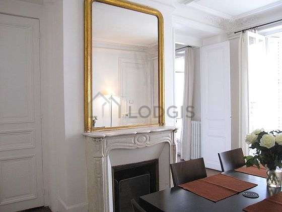 Dining room of 16m² equipped with dining table, 6 chair(s)