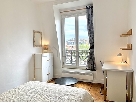 Quiet bedroom for 2 persons equipped with 1 bed(s) of 140cm