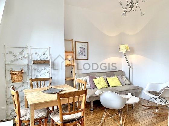 Beau séjour calme et très lumineux d'un appartement à Paris
