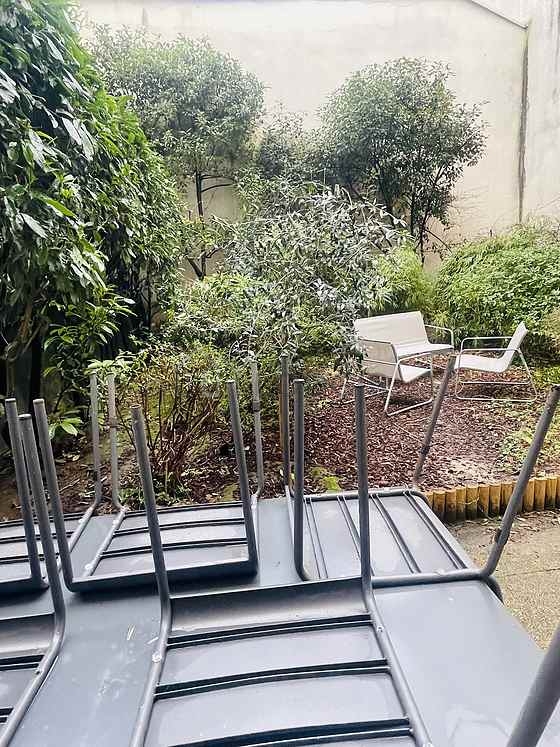 Beau jardin de 100m² avec de la pelouse au sol