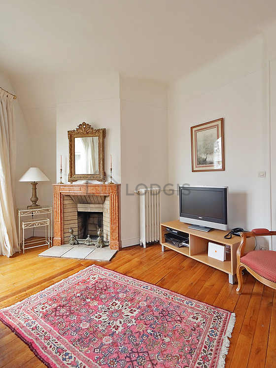 Great, very quiet and very bright sitting room of an apartment in Paris