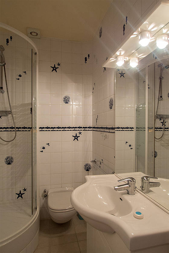 Pleasant bathroom with tile floor
