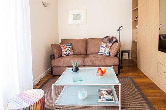 Living room of 15m² with wooden floor