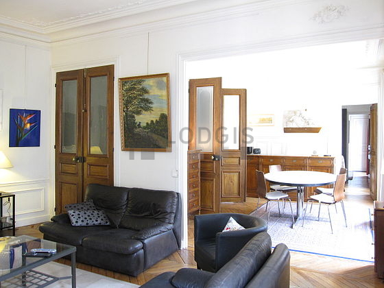 Quiet living room furnished with tv, hi-fi stereo, 3 armchair(s)