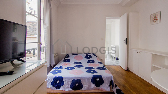 Beau séjour très calme et lumineux d'un appartement à Paris