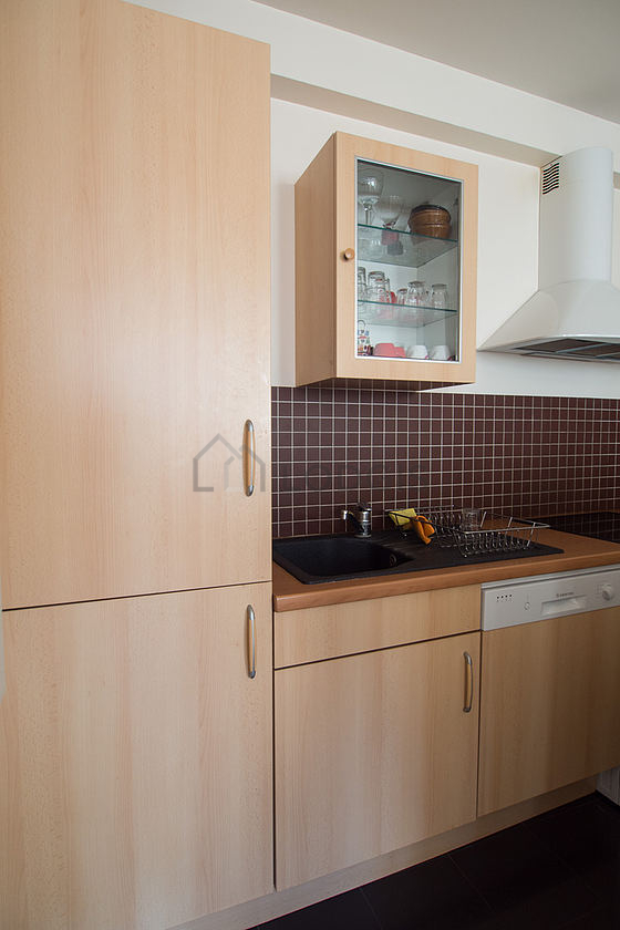 Magnifique cuisine de 6m² avec du carrelage au sol