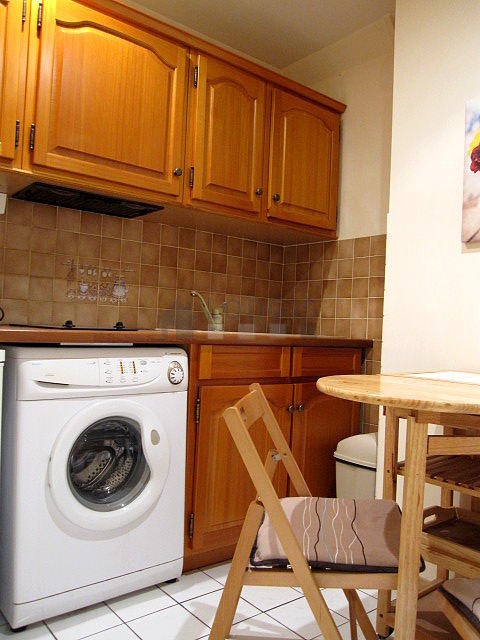 Cuisine dînatoire pour 2 personne(s) équipée de lave linge, réfrigerateur, freezer, hotte