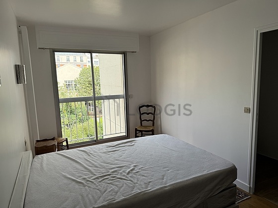 Chambre de 15m² avec du parquet au sol
