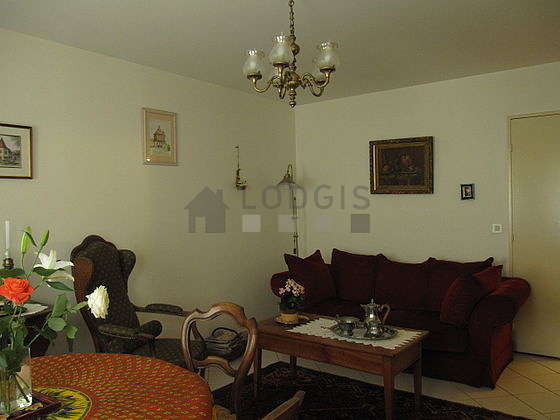Large living room of 20m² with tilefloor