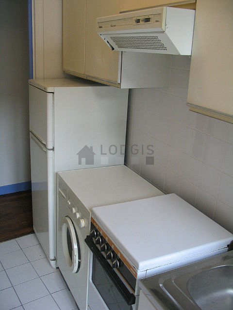 Kitchen with windows facing the courtyard