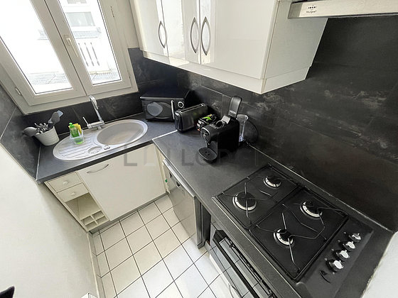 Cuisine dînatoire pour 2 personne(s) équipée de lave linge, réfrigerateur, freezer, vaisselle