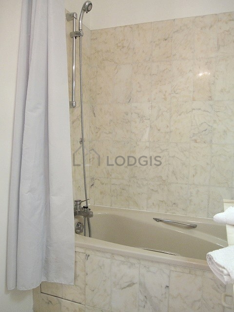 Bathroom equipped with bath towels