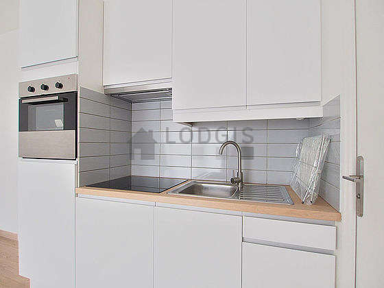 Beautiful kitchen of 2m² with woodenfloor
