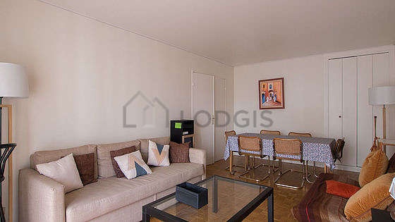 Quiet living room furnished with 1 futon(s) of 120cm, 1 sofabed(s) of 120cm, tv, dvd player
