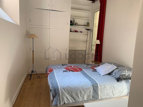 Chambre de 15m² avec du parquet au sol