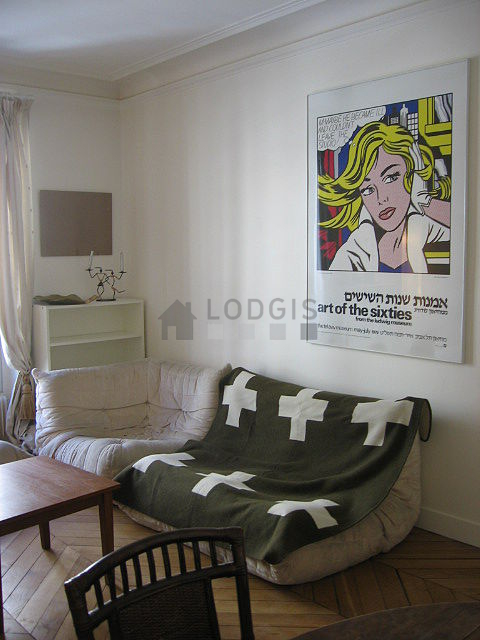 Living room of 19m² with wooden floor