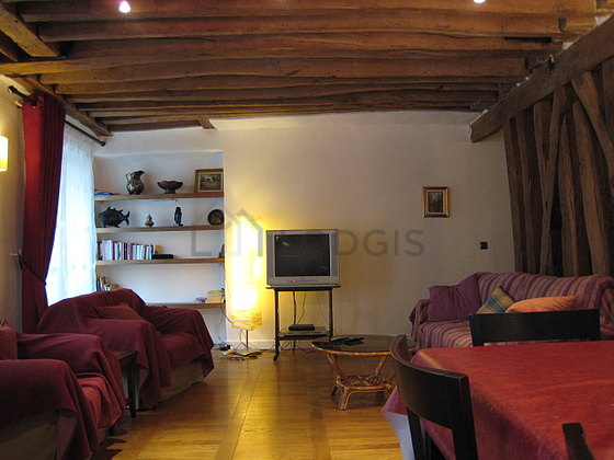 Grand salon de 36m² avec du parquet au sol
