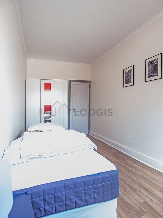 Bedroom with windows facing the courtyard