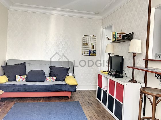 Beautiful, quiet and bright sitting room of an apartment in Paris