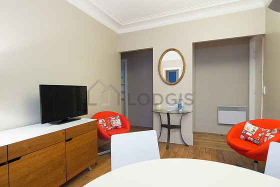 Living room of 16m² with wooden floor