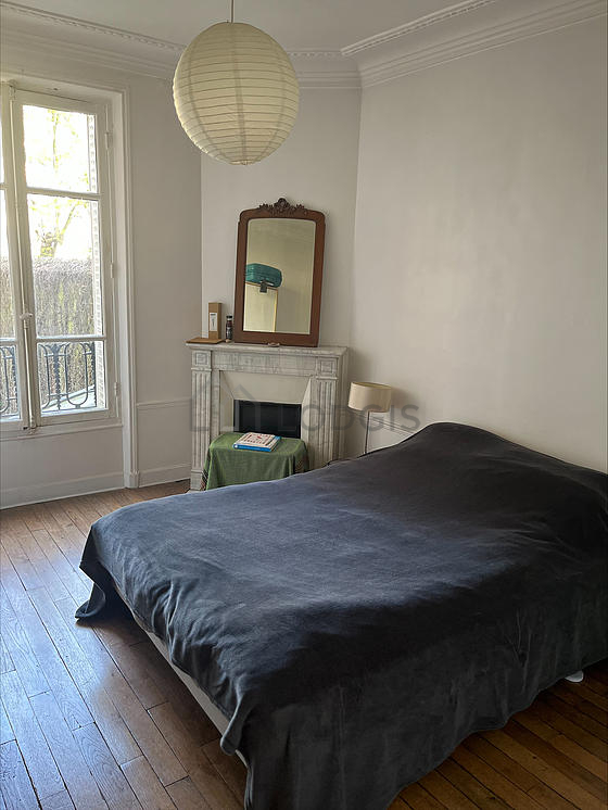 Chambre de 10m² avec du parquet au sol