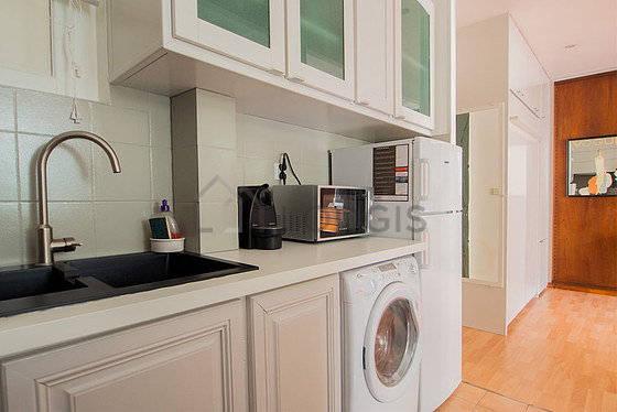 Beautiful kitchen of 5m² with tile floor