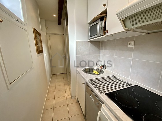 Beautiful kitchen of 4m² with tile floor