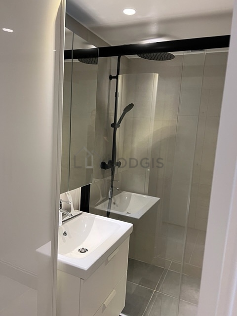Beautiful and bright bathroom with tile floor