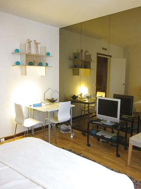 Séjour très calme équipé de 1 lit(s) de 140cm, télé, chaine hifi, 1 fauteuil(s)