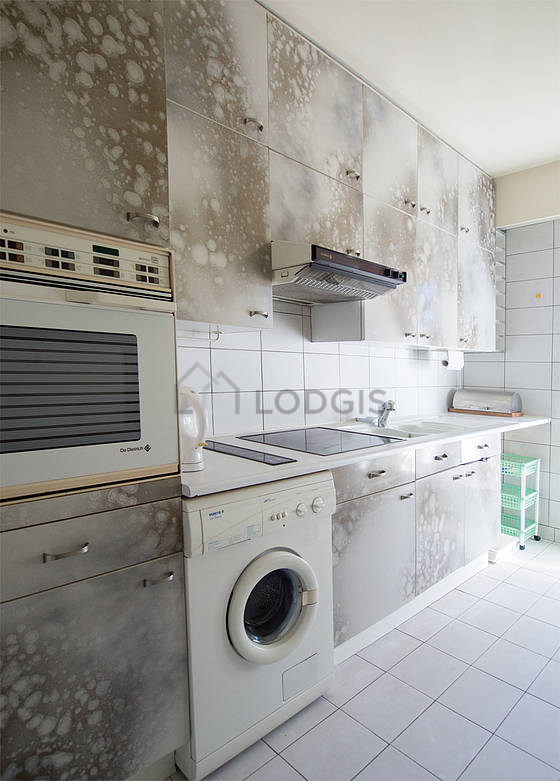 Belle cuisine de 8m² avec du carrelage au sol