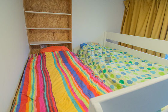 Very quiet bedroom for 3 persons equipped with 1 bed(s) of 90cm, 2 mattress of 90cm