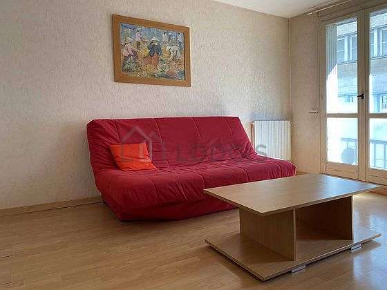 Living room of 16m² with wooden floor