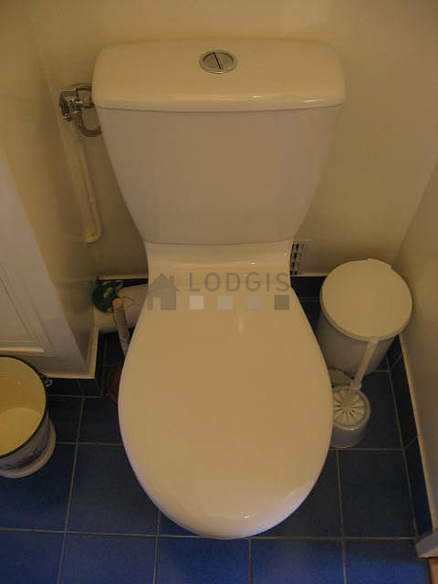 Toilettes indépendantes de la salle d'eau