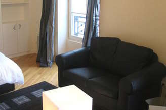 France Parigi 8° monolocale