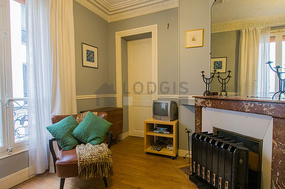 Very quiet living room furnished with 1 sofabed(s) of 140cm, tv, hi-fi stereo, 2 chair(s)
