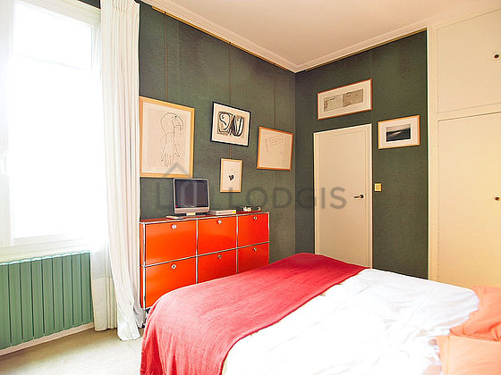Chambre lumineuse équipée de télé, 1 fauteuil(s), 1 chaise(s)