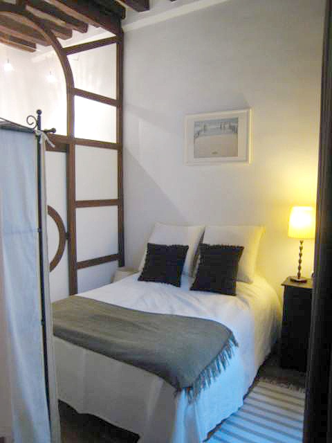 Bedroom for 2 persons equipped with 1 bed(s) of 140cm