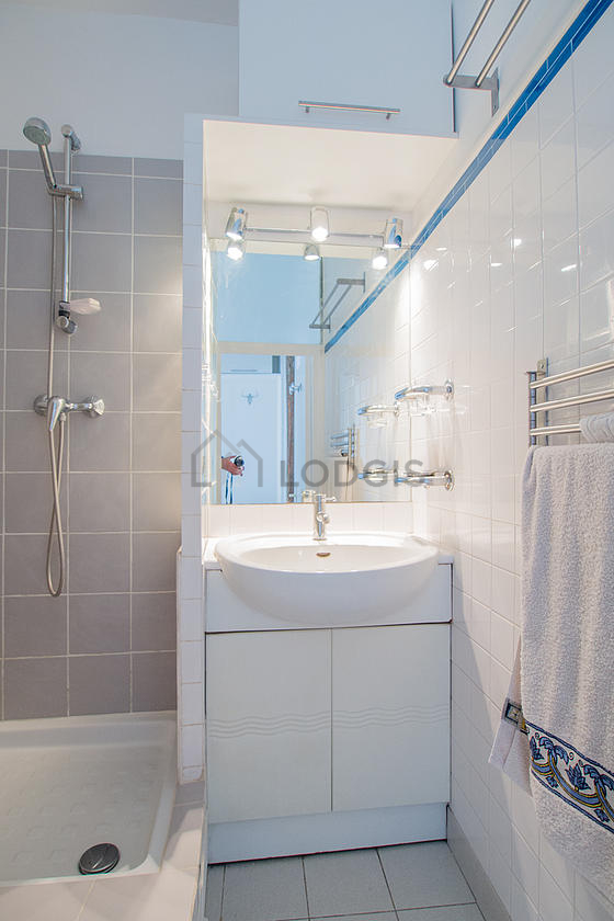 Beautiful bathroom with tile floor