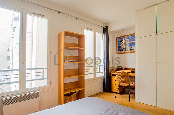 Chambre avec fenêtres double vitrage