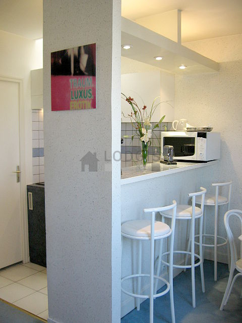 Cuisine dînatoire pour 7 personne(s) équipée de lave vaisselle, plaques de cuisson, réfrigerateur, freezer