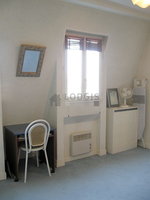 Séjour équipé de 1 canapé(s) lit(s) de 140cm, télé, chaine hifi, ventilateur