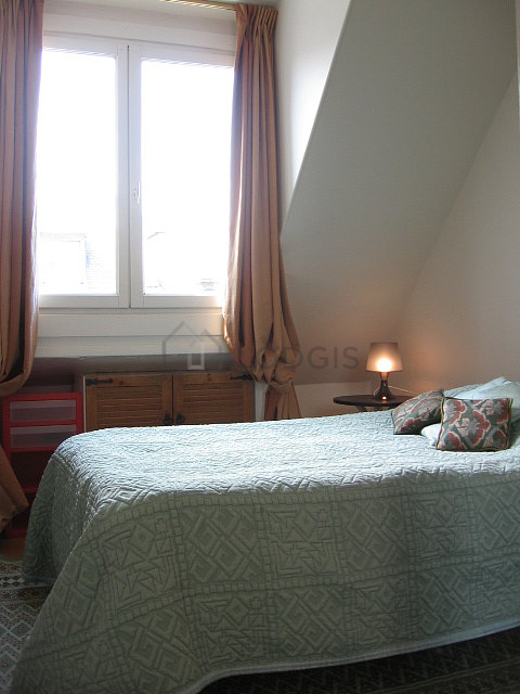 Salon de 9m² avec du parquet au sol