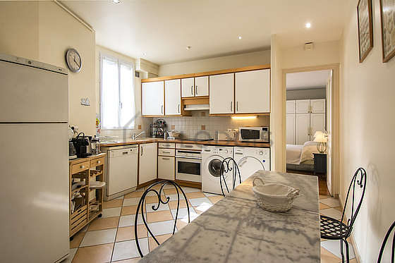 Kitchen where you can have dinner for 6 person(s) equipped with washing machine, dryer, refrigerator, extractor hood